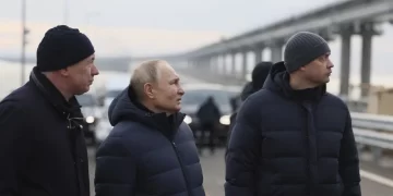 Putin cruza a Crimea sobre un puente reparado tras ataque