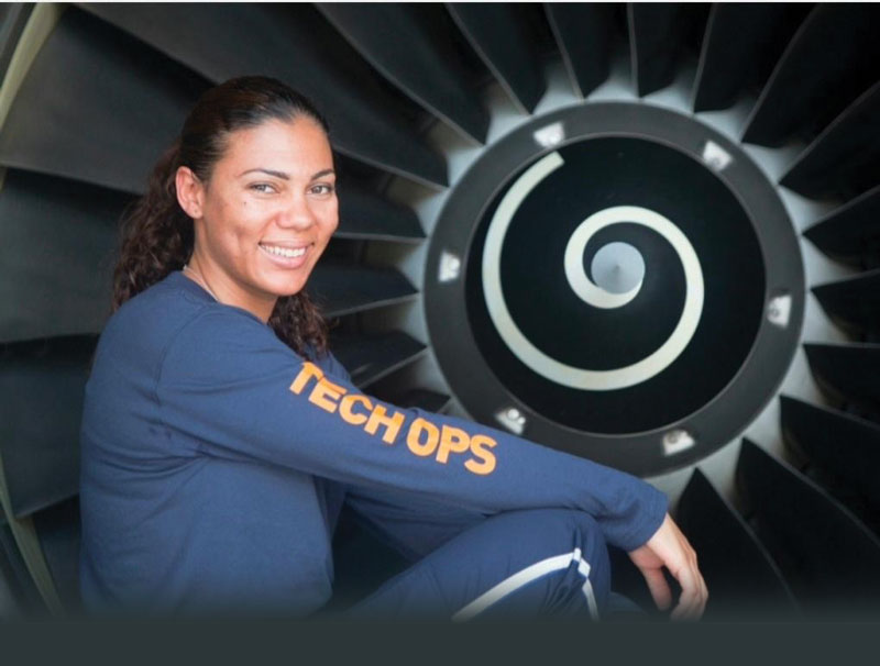 La carrera de Lygia Calderón, una mujer hispana, Técnica de Aviación es un recordatorio de las contribuciones que las mujeres hacen cada día en la industria de la aviación.